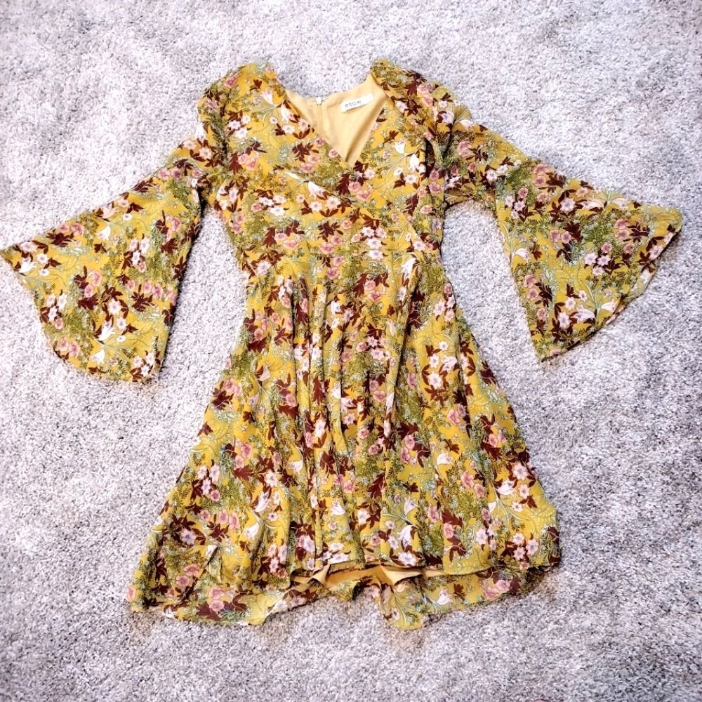 Essue Women's Yellow Cottagecore Floral V Neck Belll Sleeve Dress Sz Small